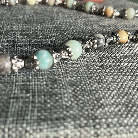 Glass multicolored marbled speckled beaded circle silver tone toggled necklace - Picture 4 of 10